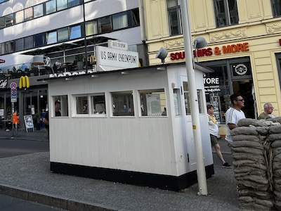 Checkpoint Charlie Hut